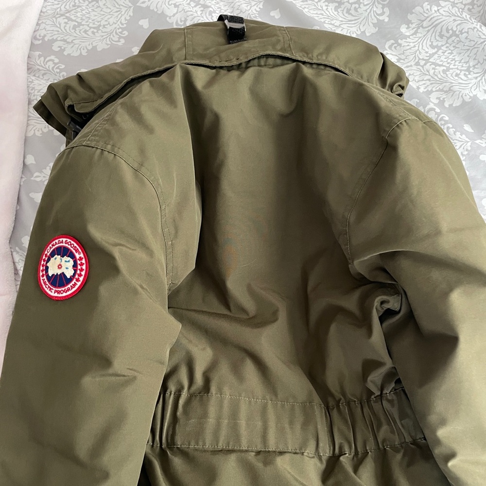 Canada goose jacket. Size XXS. Comes with the fur